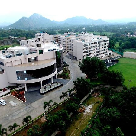 Spectrum Resort, Spa & Residences Udaipur Bagian luar foto