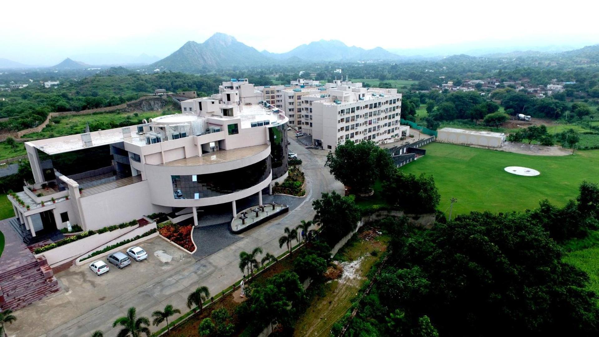 Spectrum Resort, Spa & Residences Udaipur Bagian luar foto